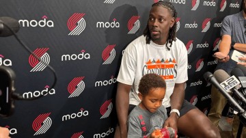 霍勒迪:杨瀚森表现像超级巨星 备受关注是应得的