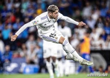 莫德里奇亲传弟子！维尼修斯无敌外脚背弹射破门，惊呆观众，太丝滑了