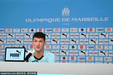 法甲球队马赛召开发布会 宣布帕瓦尔正式加盟</title>
        
    <title>法甲球队马赛召开发布会 宣布帕瓦尔正式加盟