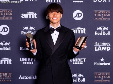 入选PFA最佳阵容，英超首秀当选赛后MVP，26岁日本中场证明自己