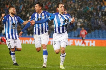 【西甲中游突围战！】贝蒂斯主场冲欧战，皇家社会客场保级，谁能改写赛季走势？