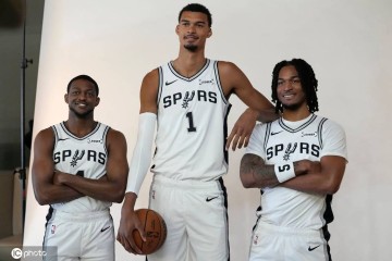 30天30队马刺：文班化解血栓危机 重建又遇三PG难题