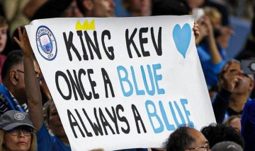 泪目！34岁大师重返伊蒂哈德+26分钟被换 曼城球迷tifo：King凯文