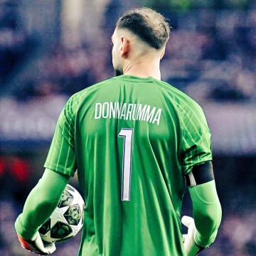 曝曼联签大巴黎门神，多纳鲁马要20万镑周薪，3500万欧元抛售奥纳纳