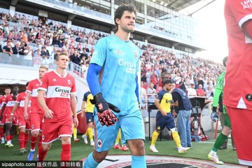 曼联锁定比利时门神拉曼斯，奥纳纳地位无忧但替补悬了？