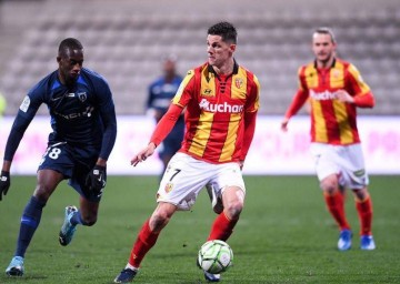 法甲焦点战：朗斯 VS 布雷斯特，中游对决谁能抢占赛季主动权？