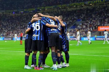 足坛悲喜一夜！利物浦3-2绝杀，1.3亿新援哑火，国米5-0开门红