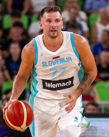 万幸!东契奇右膝挫伤并无大碍 周一归队训练