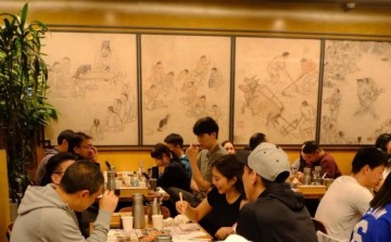 队记谈杨瀚森吃夜宵：科比赛后也和队友外出吃饭