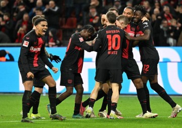 从0分垫底到德甲逆袭！勒沃库森换帅如换刀，穆里尼奥主场迎终极考验