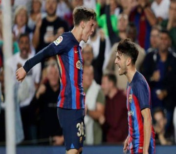 凌晨3点半巴萨出战！冲击西甲2连胜，433新阵曝光，莱万德容替补