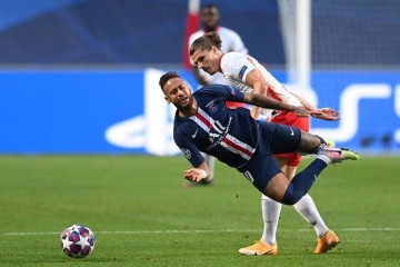 巴黎圣日耳曼主场迎战尼斯，凭借出色进攻和稳固防守，争夺法甲榜首，尼斯中游乏力，或成爆冷。