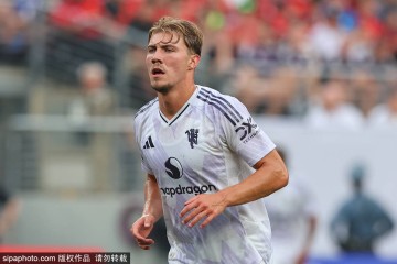 曼联前锋霍伊伦赴米兰交易达成 租借600万镑买断4000万