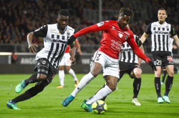 法甲焦点战：里昂主场冲欧战抢分，昂热客场保级绝地求生