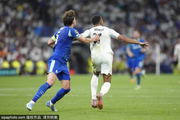 西甲衣袖广告收入排名：皇马2500万美元居首，巴萨1400万美元背后的商业博弈